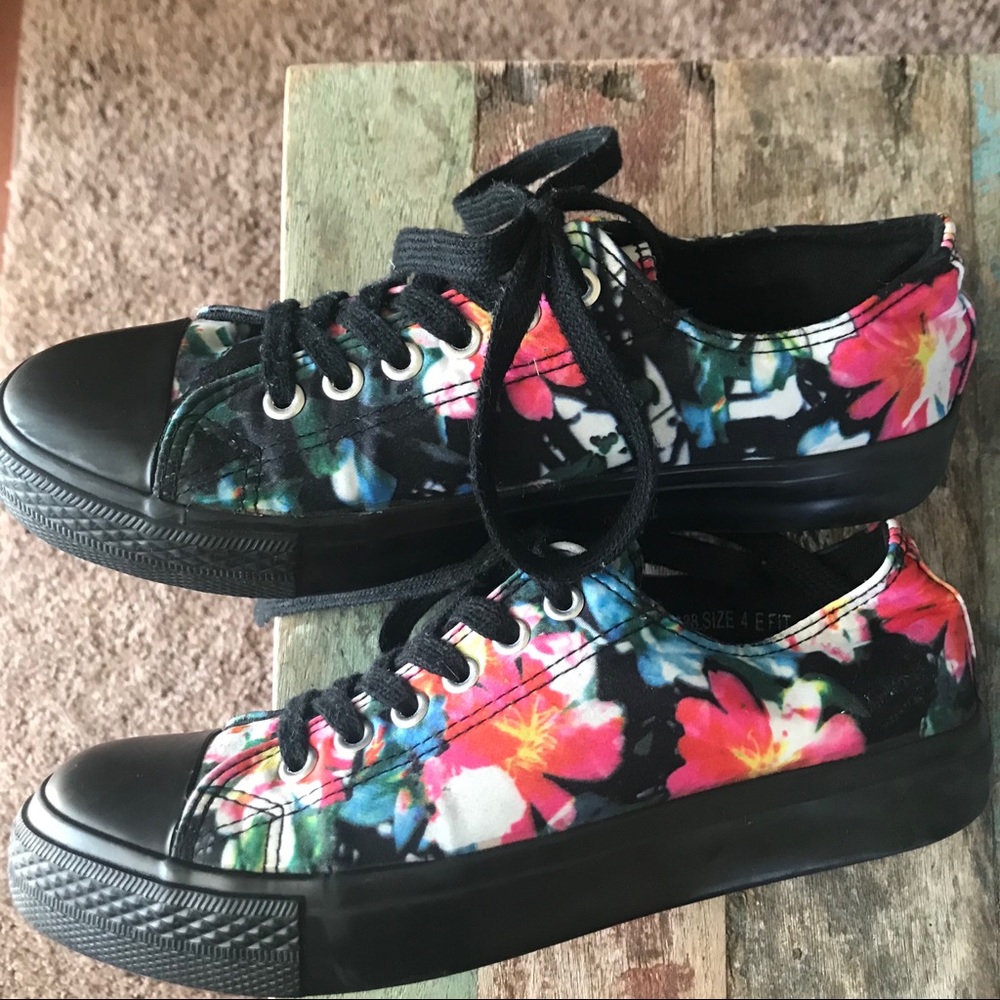 Heavenly Soles Youth 4 - Picture 2 of 8